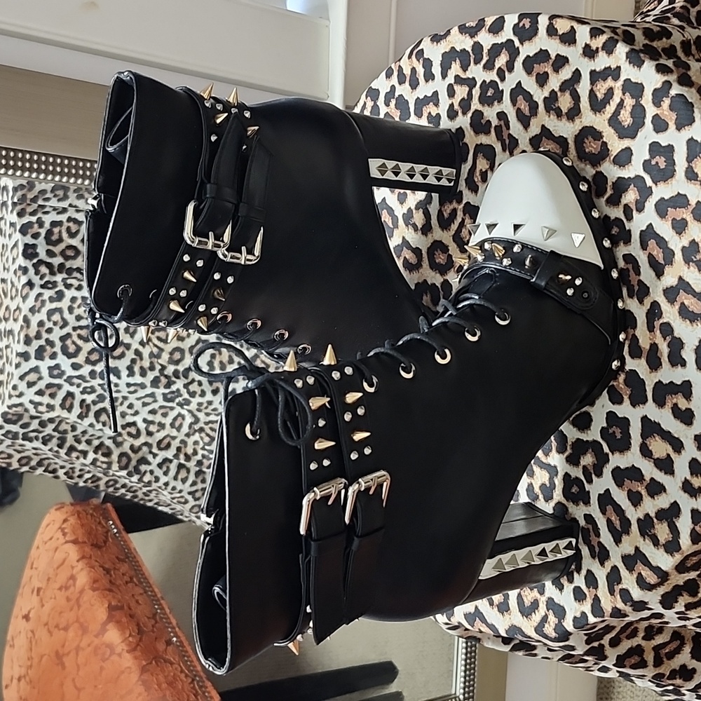 Azalea Wang Studded Black and White Ankle Boots *** NEW IN BOX***